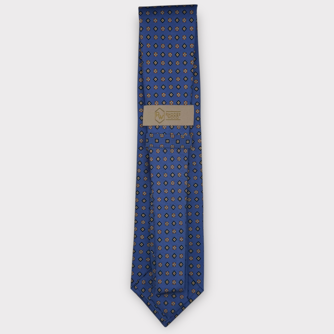 Classic silk necktie, printed in England, with a 9cm blade and 150cm length, laid flat against a plain background