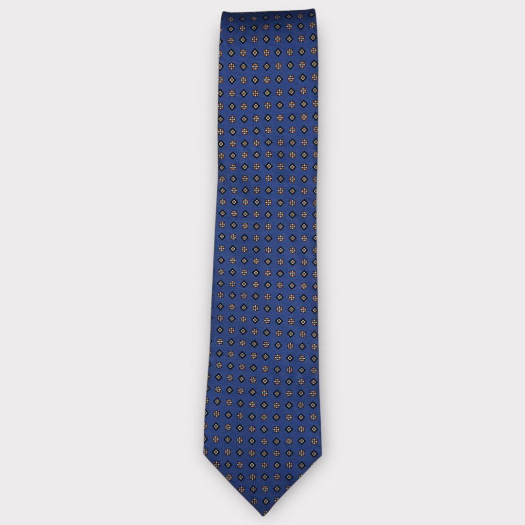 Classic silk necktie, printed in England, with a 9cm blade and 150cm length, laid flat against a plain background