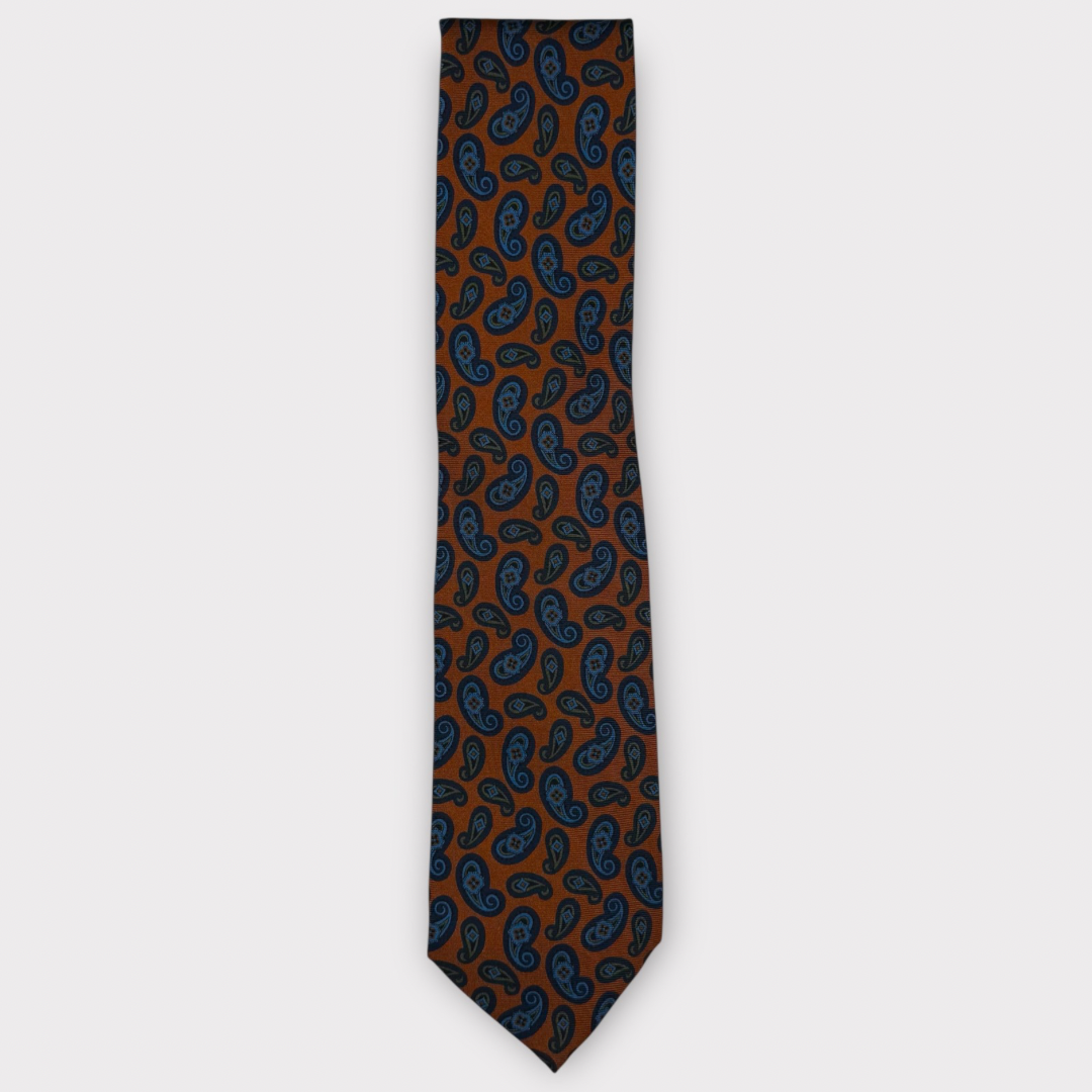 Classic silk necktie, printed in England, with a 9cm blade and 150cm length, laid flat against a plain background