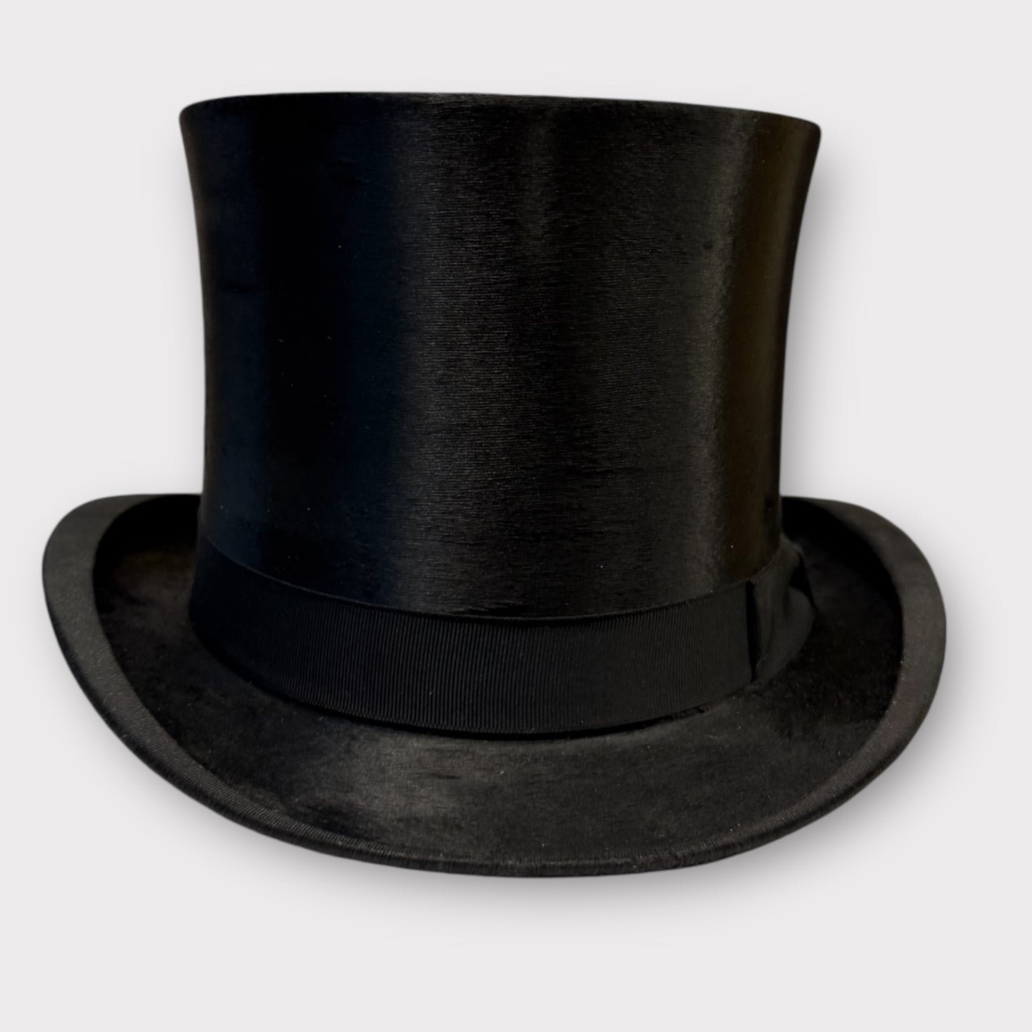 Long oval silk top hat