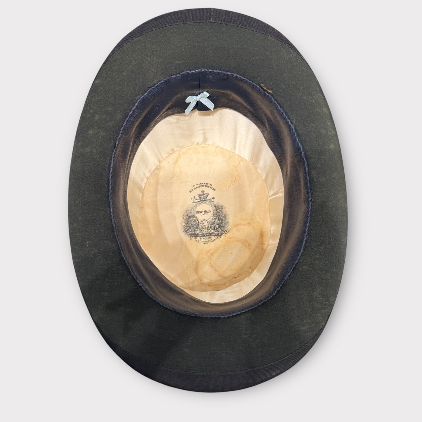 Long oval silk top hat