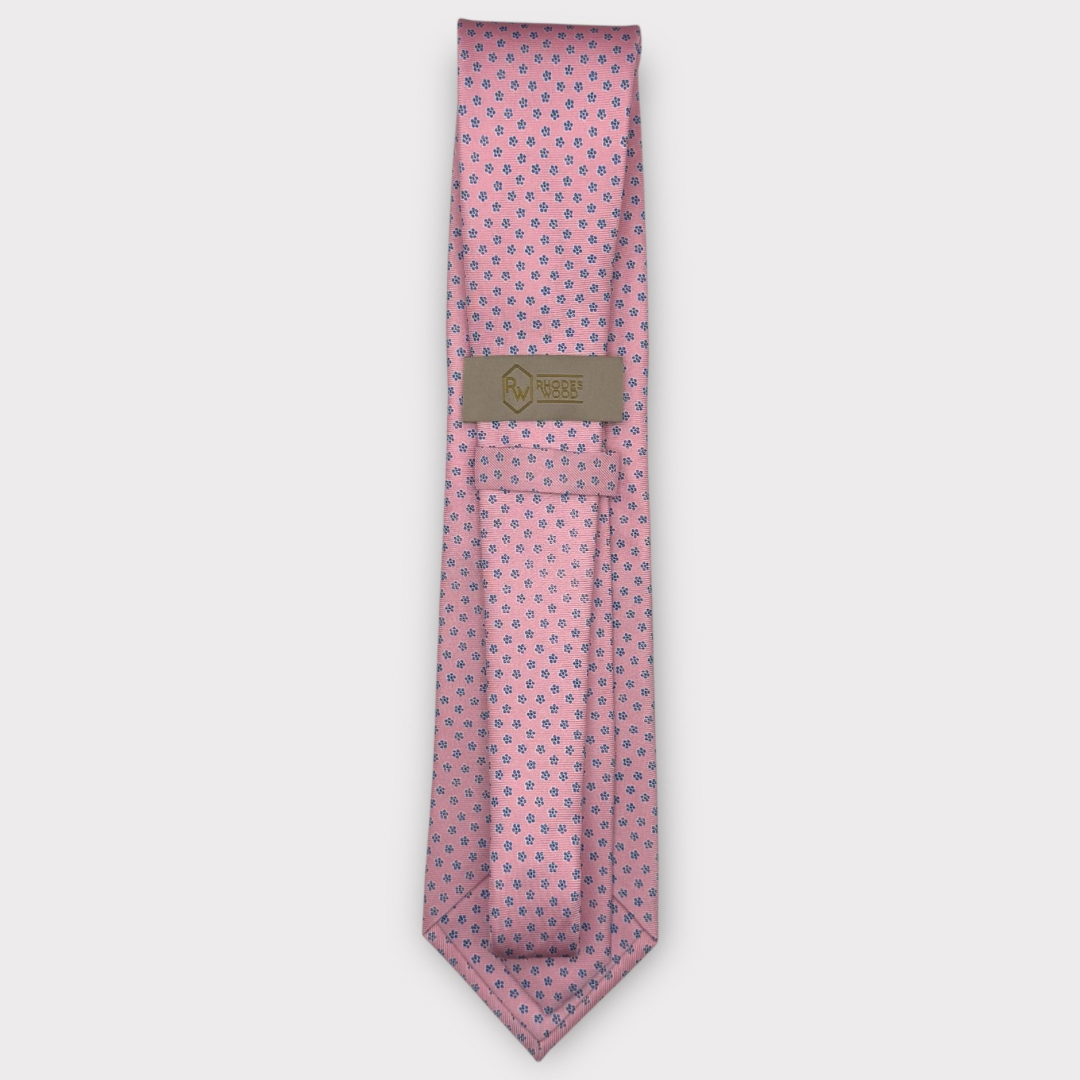 Classic silk necktie, printed in England, with a 9cm blade and 150cm length, laid flat against a plain background