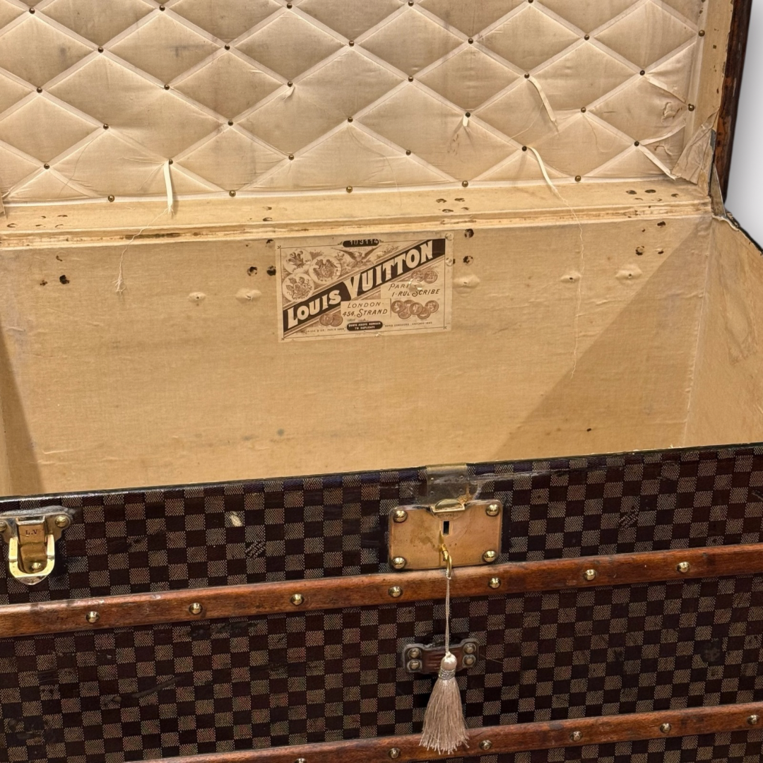 Louis Vuitton Damier courrier trunk