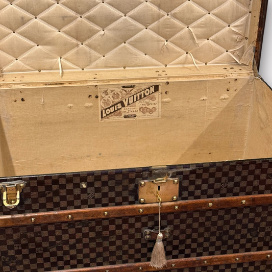Louis Vuitton Damier courrier trunk