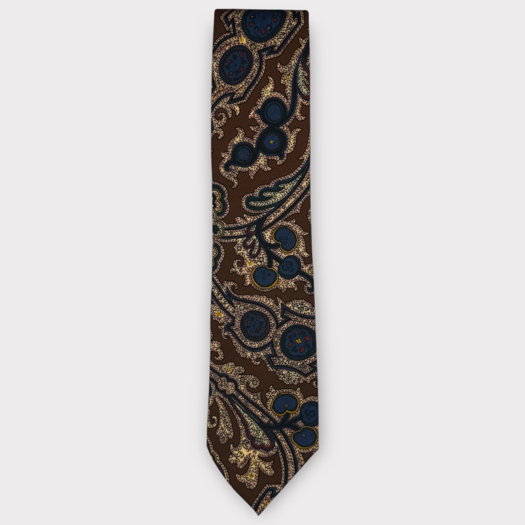 Classic silk necktie, printed in England, with a 9cm blade and 150cm length, laid flat against a plain background