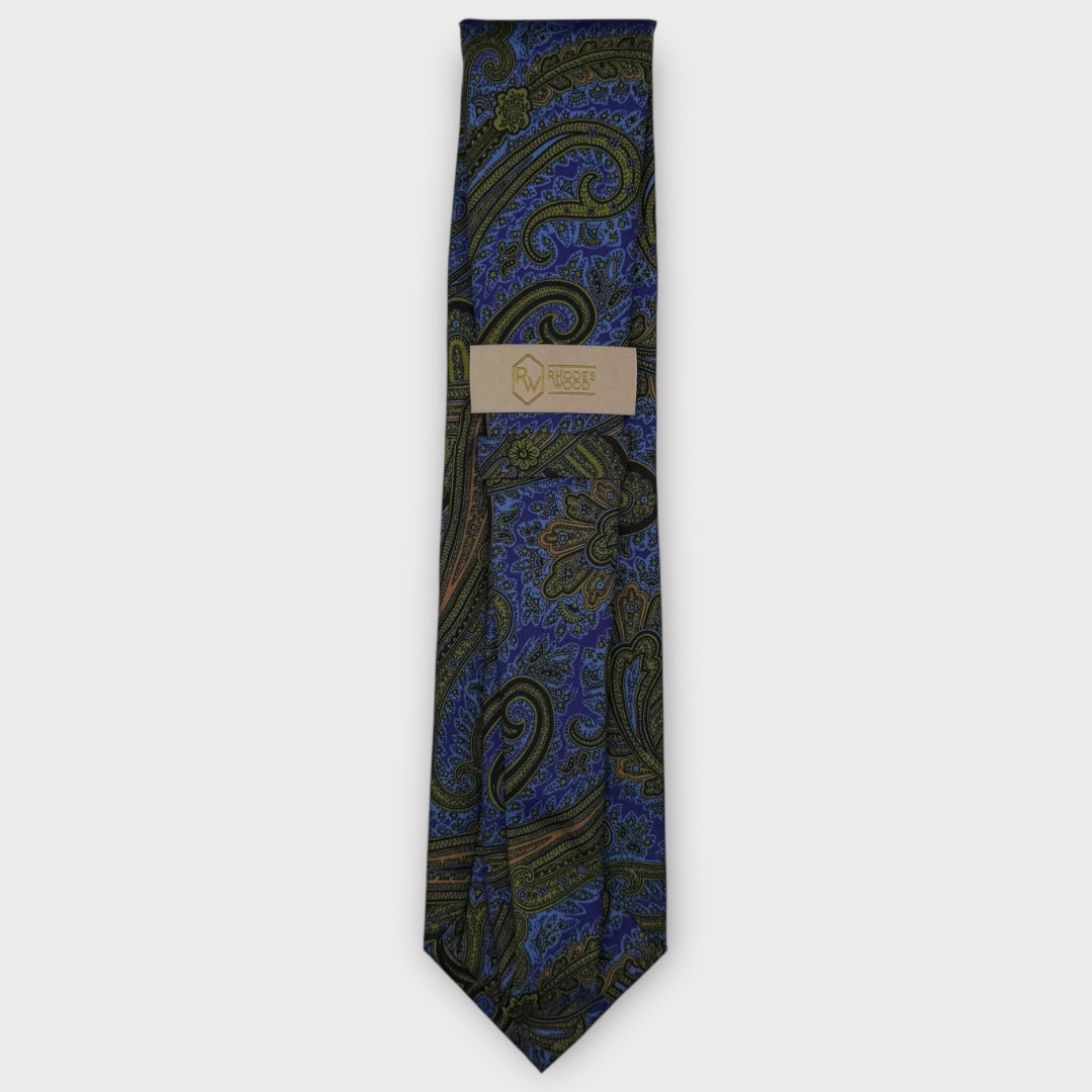 Classic silk necktie, printed in England, with a 9cm blade and 150cm length, laid flat against a plain background
