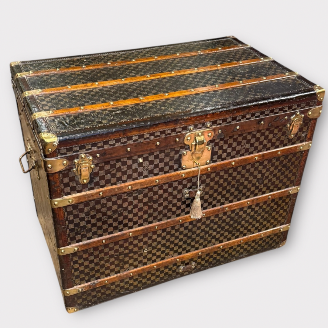 Louis Vuitton Damier courrier trunk