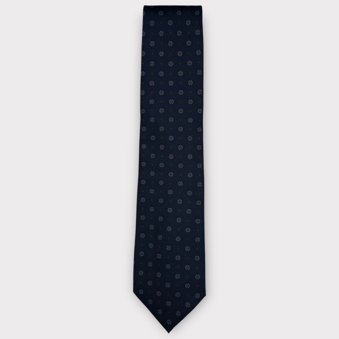 Classic silk necktie, printed in England, with a 9cm blade and 150cm length, laid flat against a plain background